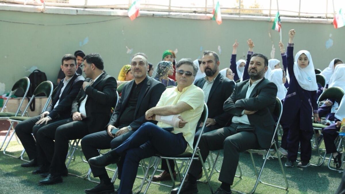 طنین مهر در دبستان رازی با حضور دکتر مجید اخشابی و جمعی از چهرههای شاخص