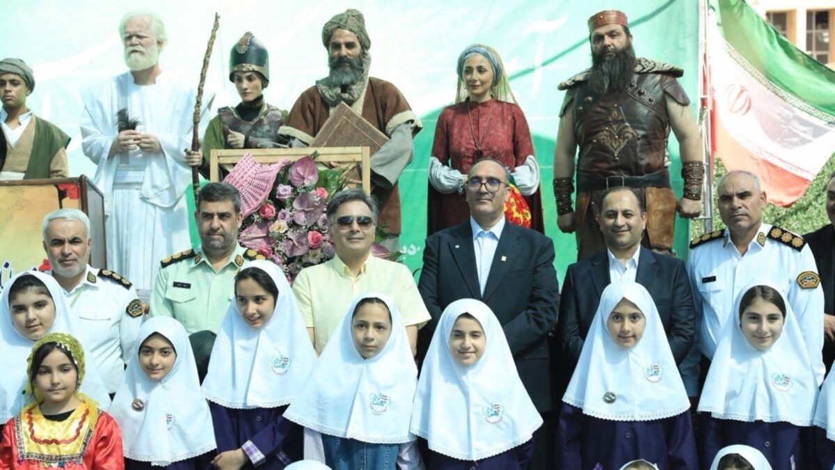 طنین مهر در دبستان رازی با حضور دکتر مجید اخشابی و جمعی از چهرههای شاخص