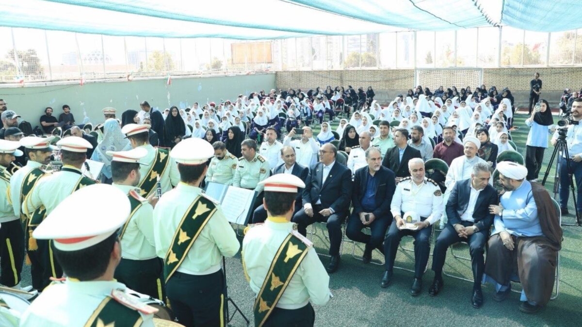 طنین مهر در دبستان رازی با حضور دکتر مجید اخشابی و جمعی از چهرههای شاخص