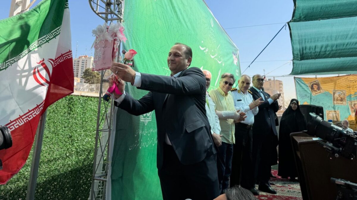 طنین مهر در دبستان رازی با حضور دکتر مجید اخشابی و جمعی از چهرههای شاخص