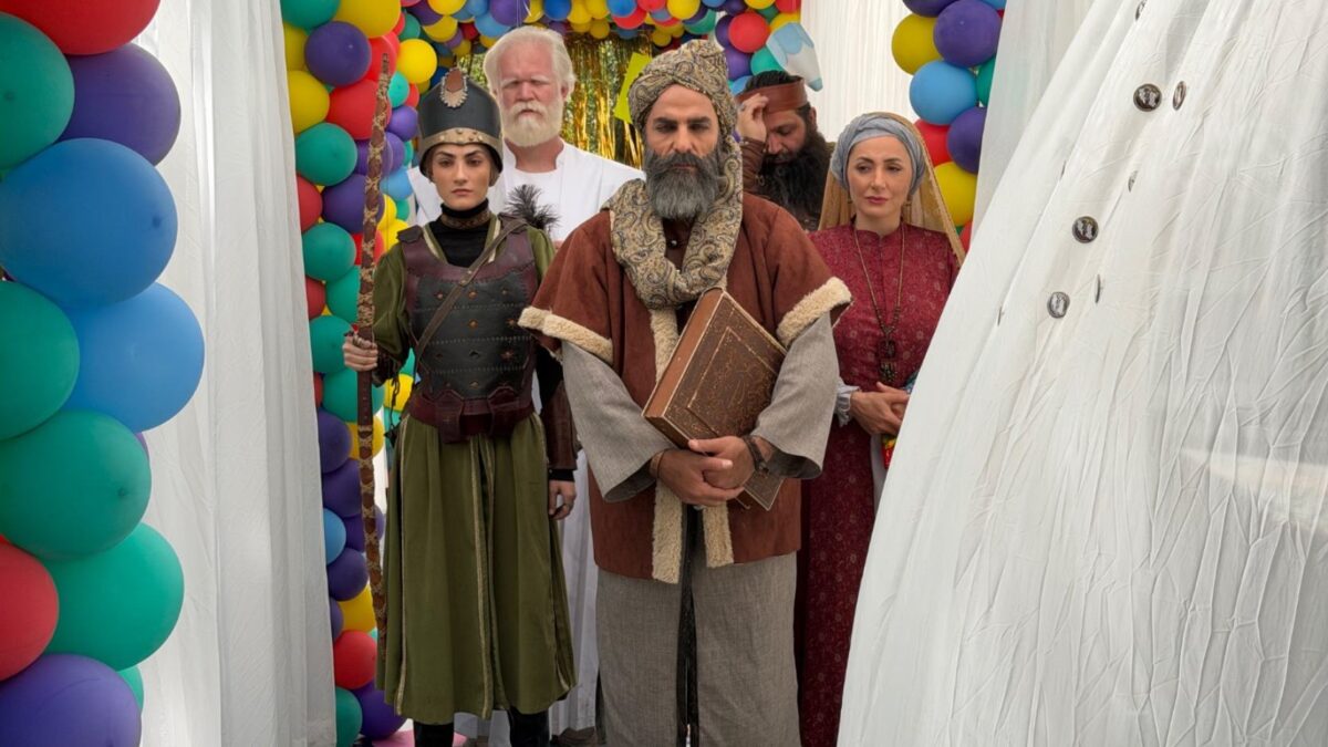 طنین مهر در دبستان رازی با حضور دکتر مجید اخشابی و جمعی از چهرههای شاخص