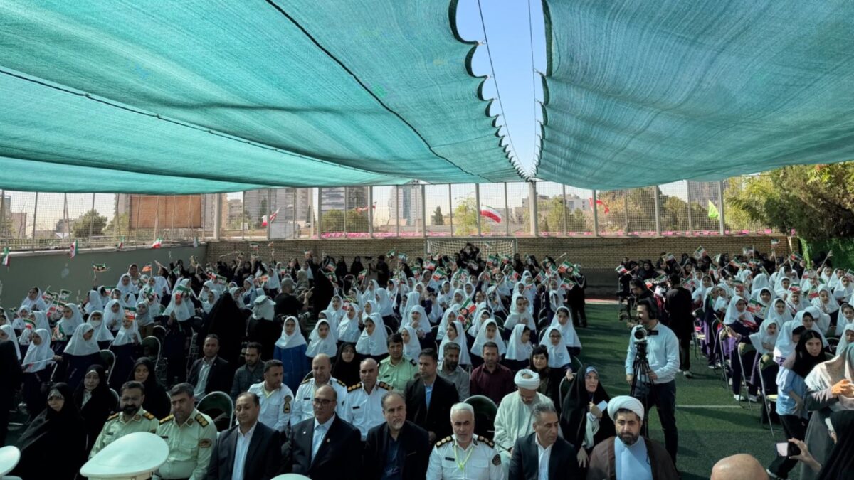 طنین مهر در دبستان رازی با حضور دکتر مجید اخشابی و جمعی از چهرههای شاخص