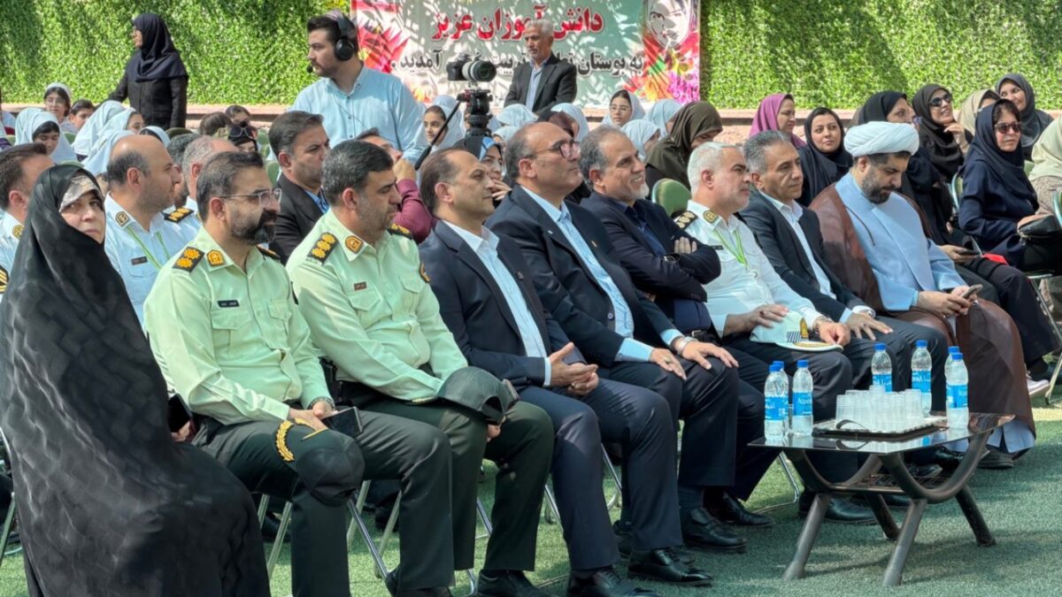 طنین مهر در دبستان رازی با حضور دکتر مجید اخشابی و جمعی از چهرههای شاخص