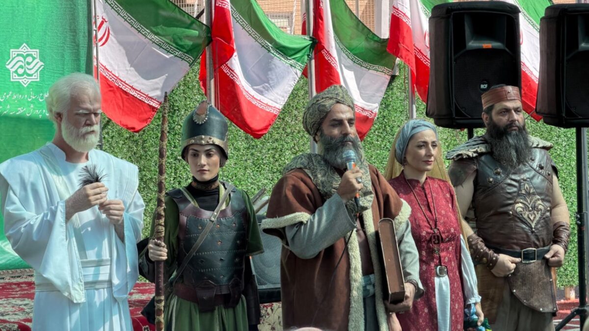طنین مهر در دبستان رازی با حضور دکتر مجید اخشابی و جمعی از چهرههای شاخص